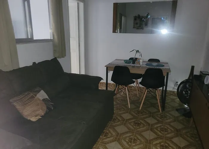 Quarto casal e outros espaços compartilhados próx ao estádio do Vasco Rio de Janeiro